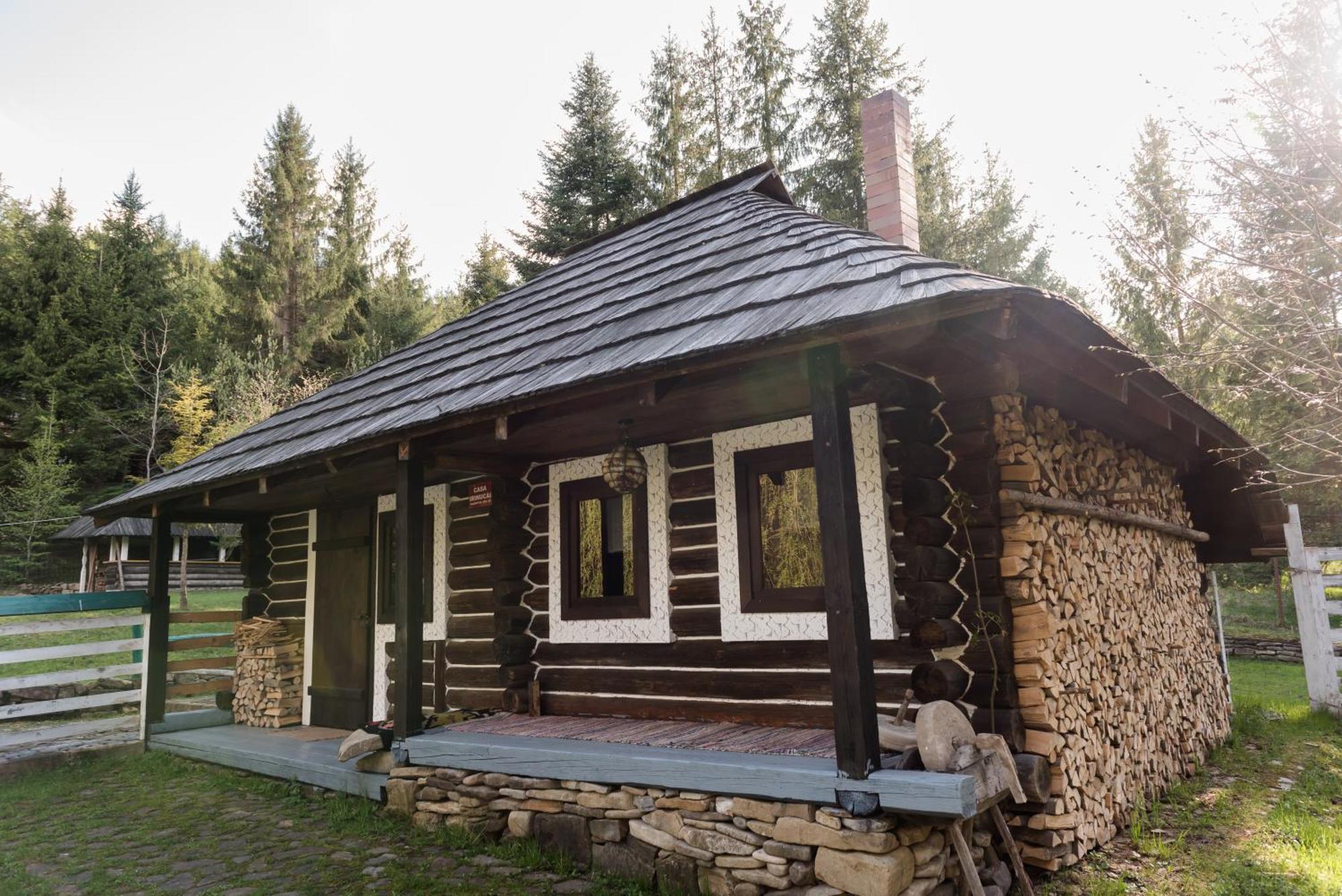 Pensiunea Casa Bunicilor Mînăstirea Humorului Exterior foto