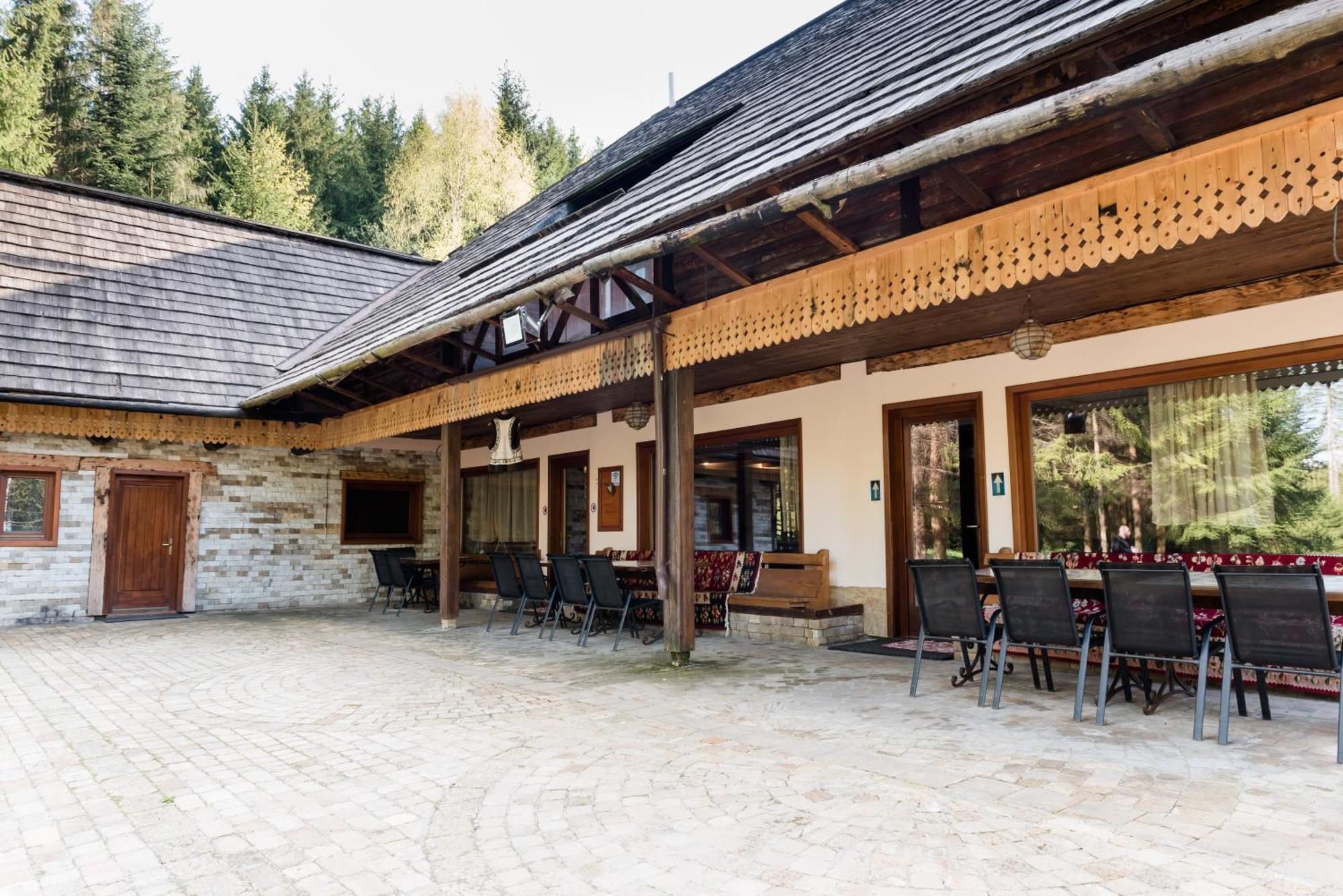 Pensiunea Casa Bunicilor Mînăstirea Humorului Exterior foto
